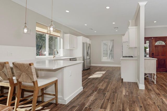 11 E Summer Storm Circle, The Woodlands, TX 77381