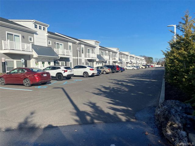 515 Jackson Avenue 10, Lindenhurst, NY 11757