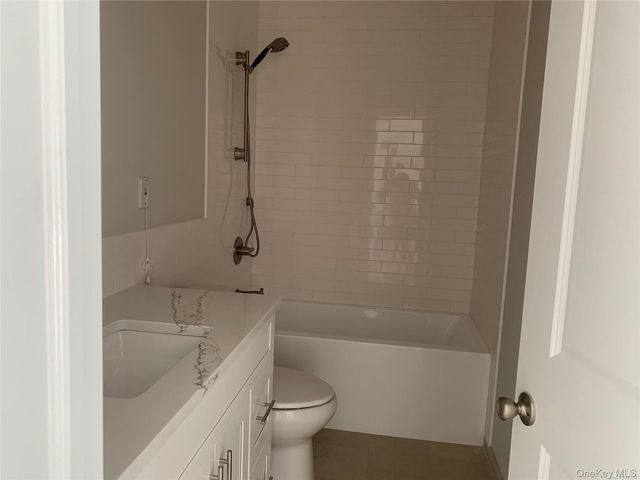 515 Jackson Avenue 10, Lindenhurst, NY 11757