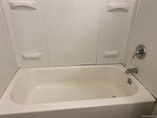 515 Jackson Avenue 10, Lindenhurst, NY 11757