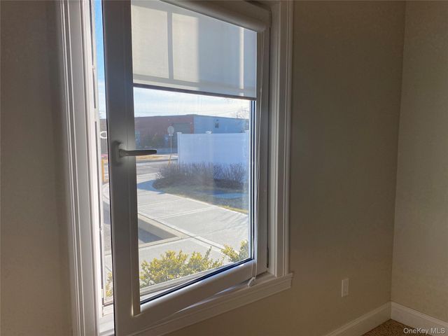 515 Jackson Avenue 10, Lindenhurst, NY 11757