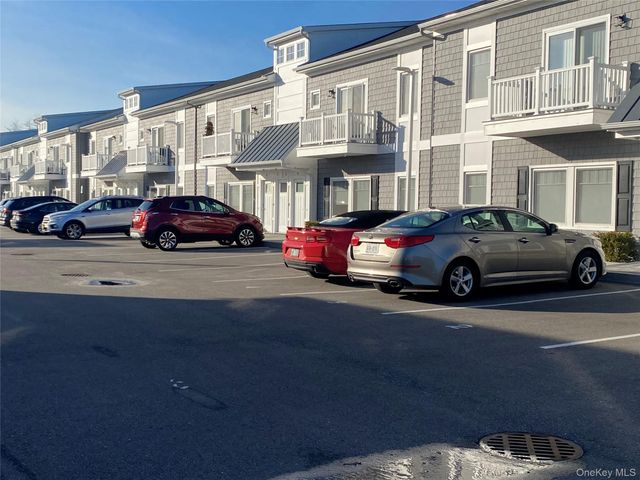 515 Jackson Avenue 10, Lindenhurst, NY 11757