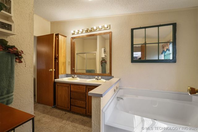 8288 Texoma Hills Road, Kingston, OK 73439