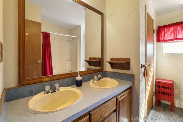 8288 Texoma Hills Road, Kingston, OK 73439