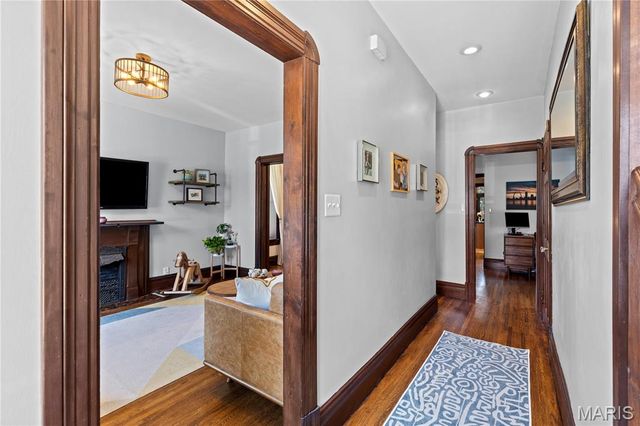 4008 Botanical Avenue, St Louis, MO 63110