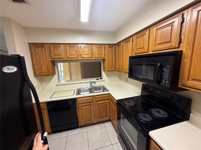 1908 CHASEWOOD Circle 207, Arlington, TX 76011