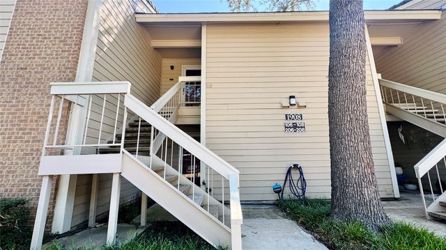 1908 CHASEWOOD Circle 207, Arlington, TX 76011