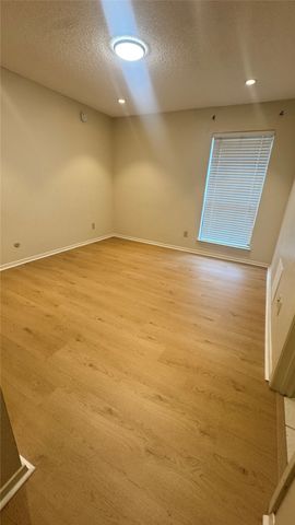 1908 CHASEWOOD Circle 207, Arlington, TX 76011