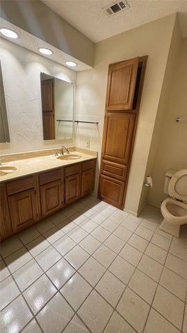 1908 CHASEWOOD Circle 207, Arlington, TX 76011