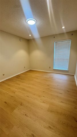 1908 CHASEWOOD Circle 207, Arlington, TX 76011