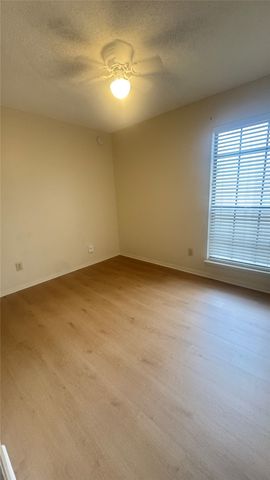 1908 CHASEWOOD Circle 207, Arlington, TX 76011