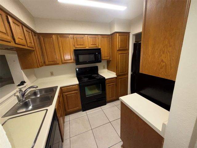 1908 CHASEWOOD Circle 207, Arlington, TX 76011