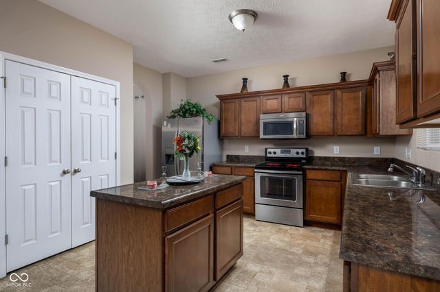 8707 N Aspen Way, Mccordsville, IN 46055