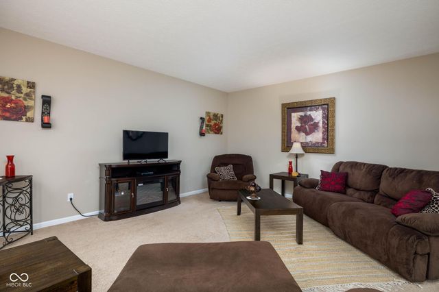 8707 N Aspen Way, Mccordsville, IN 46055