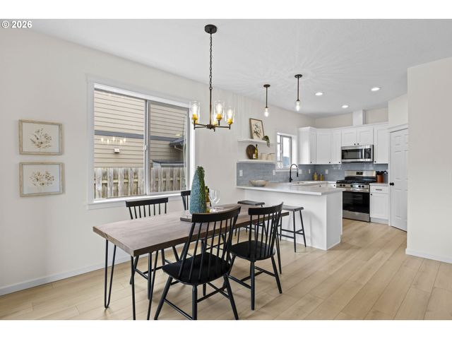 816 JULIE Ln, Molalla, OR 97038