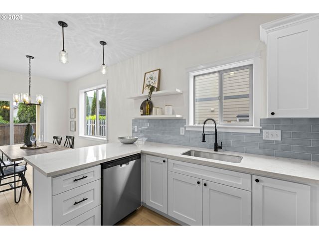 816 JULIE Ln, Molalla, OR 97038