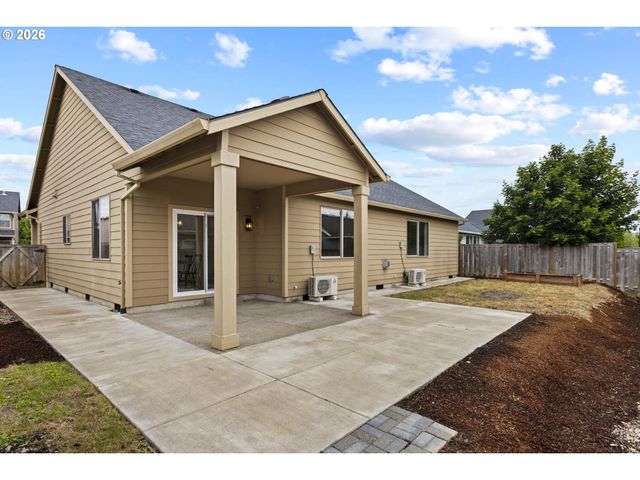 816 JULIE Ln, Molalla, OR 97038
