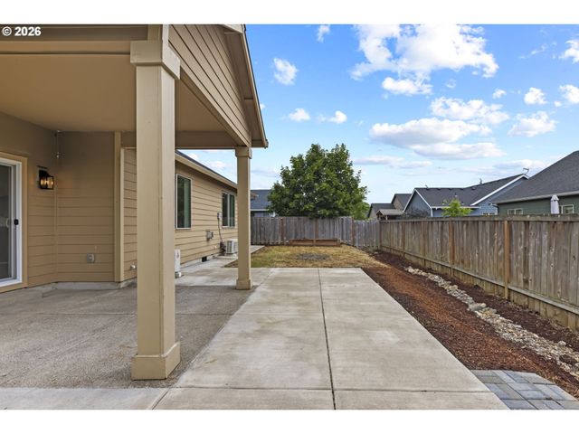 816 JULIE Ln, Molalla, OR 97038