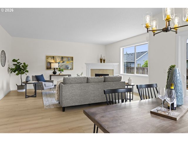 816 JULIE Ln, Molalla, OR 97038