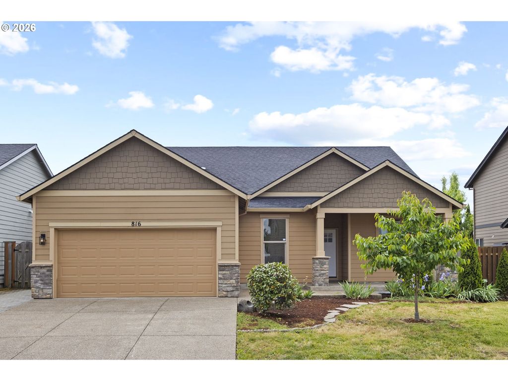 816 JULIE Ln, Molalla, OR 97038