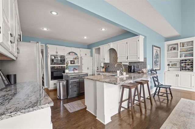 8810 W 147th Terrace, Overland Park, KS 66221