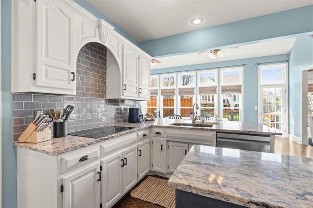 8810 W 147th Terrace, Overland Park, KS 66221