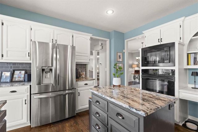 8810 W 147th Terrace, Overland Park, KS 66221