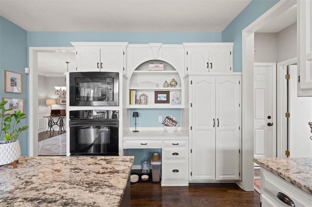 8810 W 147th Terrace, Overland Park, KS 66221