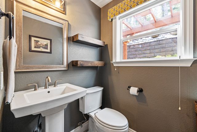 840 Ponderosa Drive, Klamath Falls, OR 97601