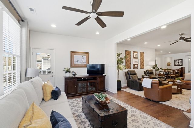 6321 Callaway Square E, New Albany, OH 43054