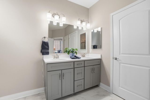 6321 Callaway Square E, New Albany, OH 43054