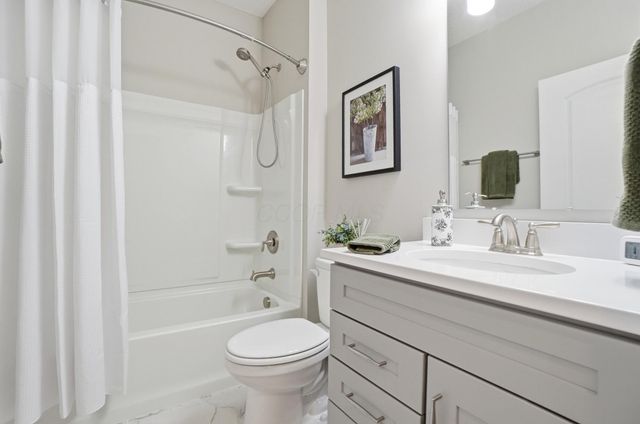 6321 Callaway Square E, New Albany, OH 43054