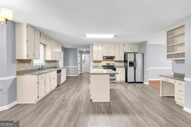 200 Riverbrook Court, Mcdonough, GA 30252