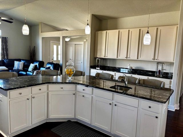 6183 S 40th STREET, Greenfield, WI 53221