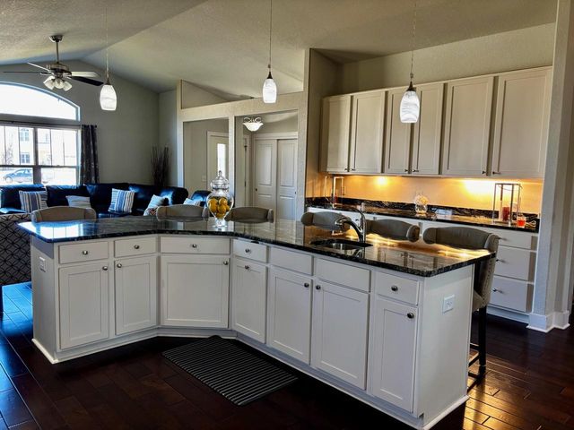 6183 S 40th STREET, Greenfield, WI 53221