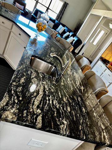 6183 S 40th STREET, Greenfield, WI 53221