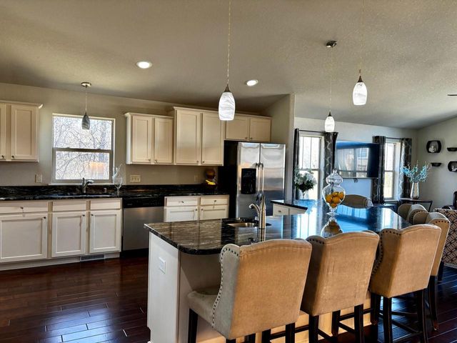 6183 S 40th STREET, Greenfield, WI 53221