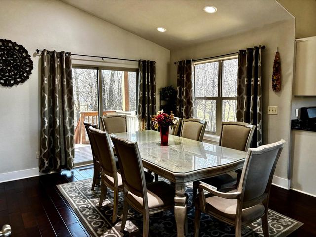 6183 S 40th STREET, Greenfield, WI 53221