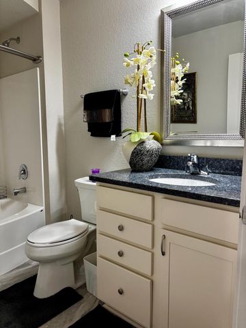 6183 S 40th STREET, Greenfield, WI 53221