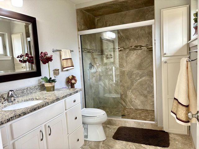 6183 S 40th STREET, Greenfield, WI 53221