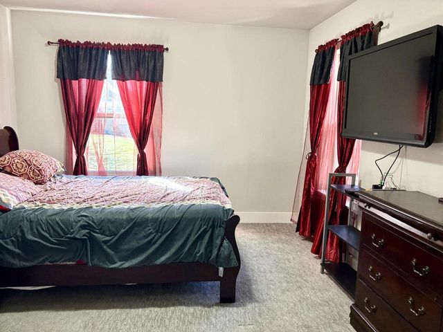 6183 S 40th STREET, Greenfield, WI 53221