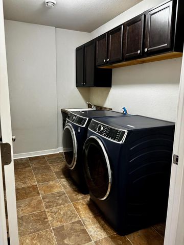 6183 S 40th STREET, Greenfield, WI 53221