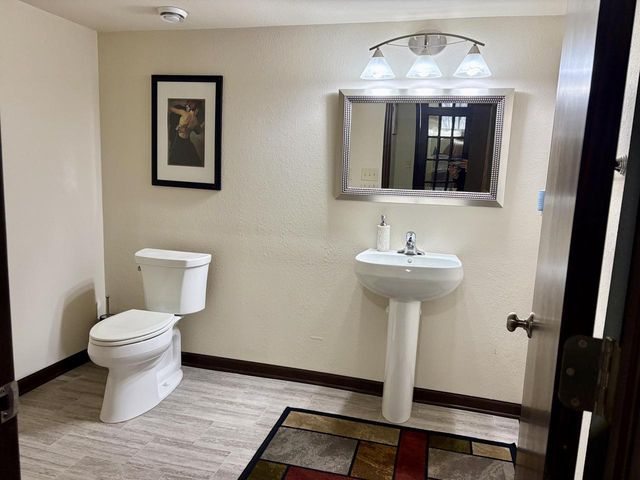 6183 S 40th STREET, Greenfield, WI 53221