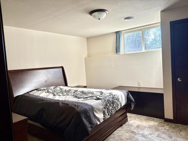 6183 S 40th STREET, Greenfield, WI 53221