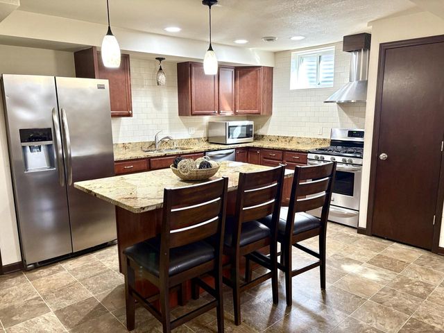 6183 S 40th STREET, Greenfield, WI 53221