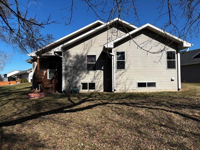 6183 S 40th STREET, Greenfield, WI 53221
