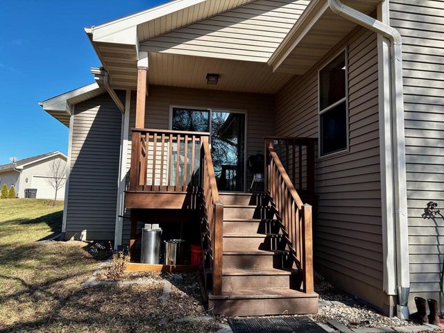 6183 S 40th STREET, Greenfield, WI 53221