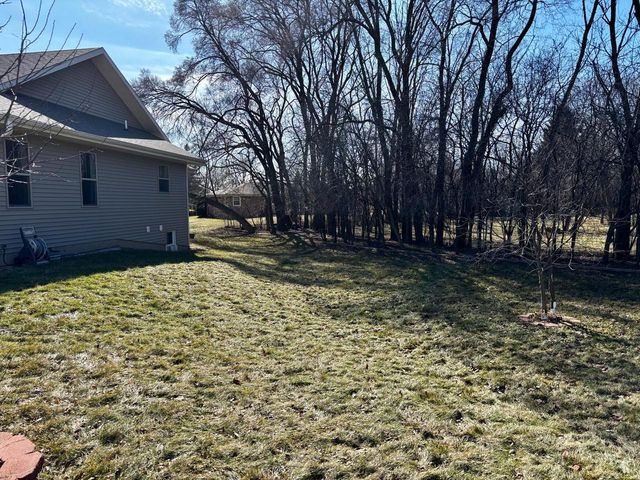 6183 S 40th STREET, Greenfield, WI 53221