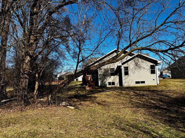 6183 S 40th STREET, Greenfield, WI 53221