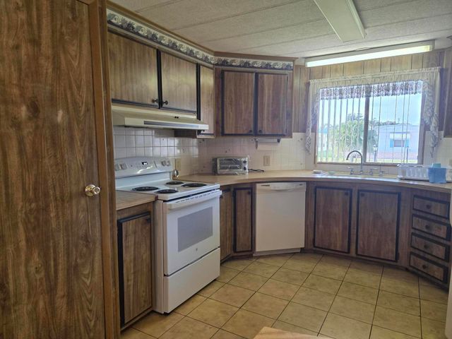 6937 SE Delegate Street, Hobe Sound, FL 33455